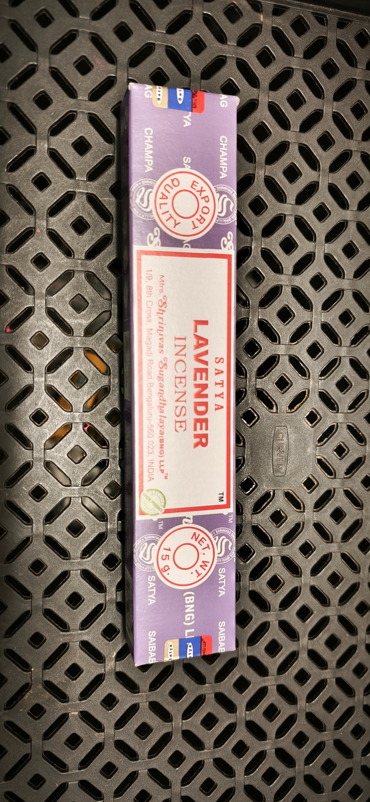 Une boîte d'encens Satya de 15g au choix.
