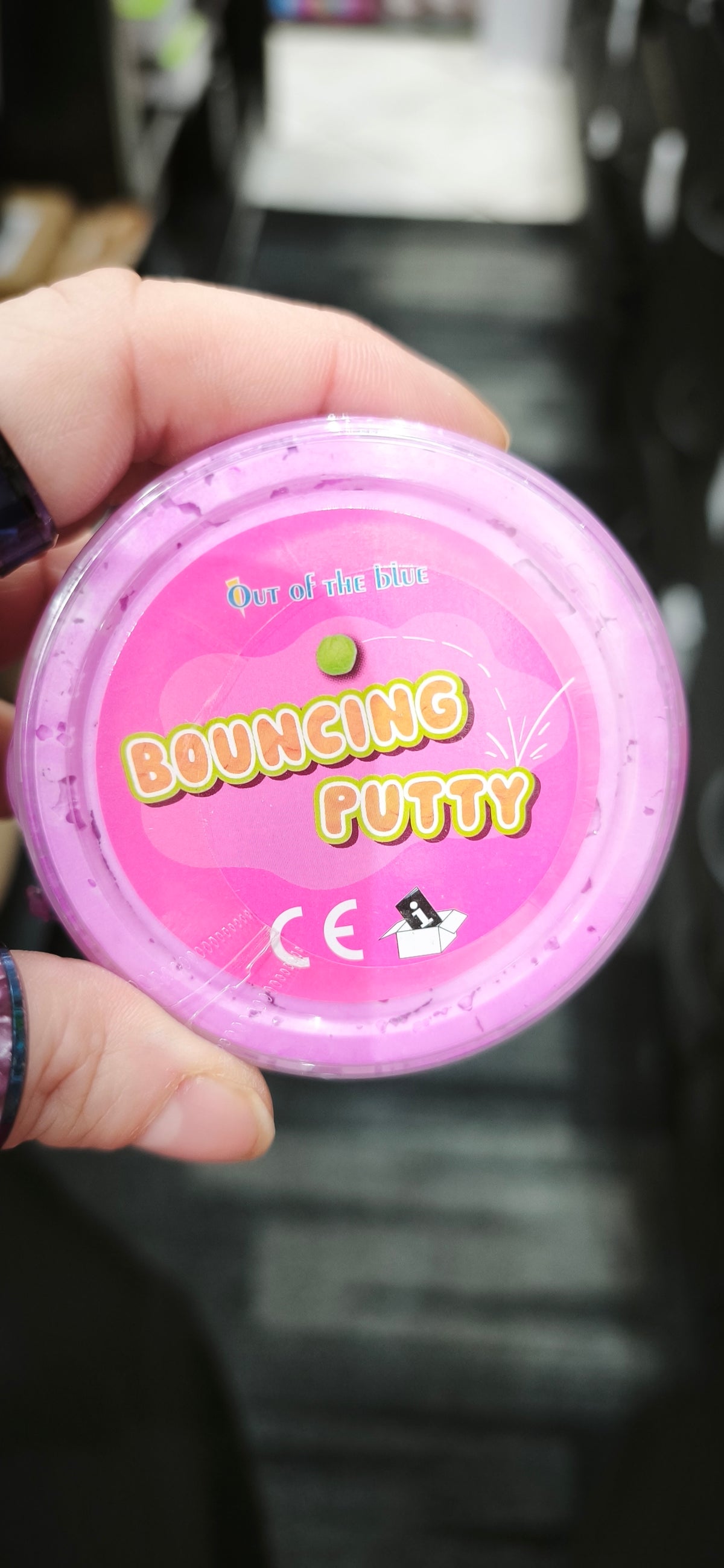 Pâte rebondissante en boîte plastique