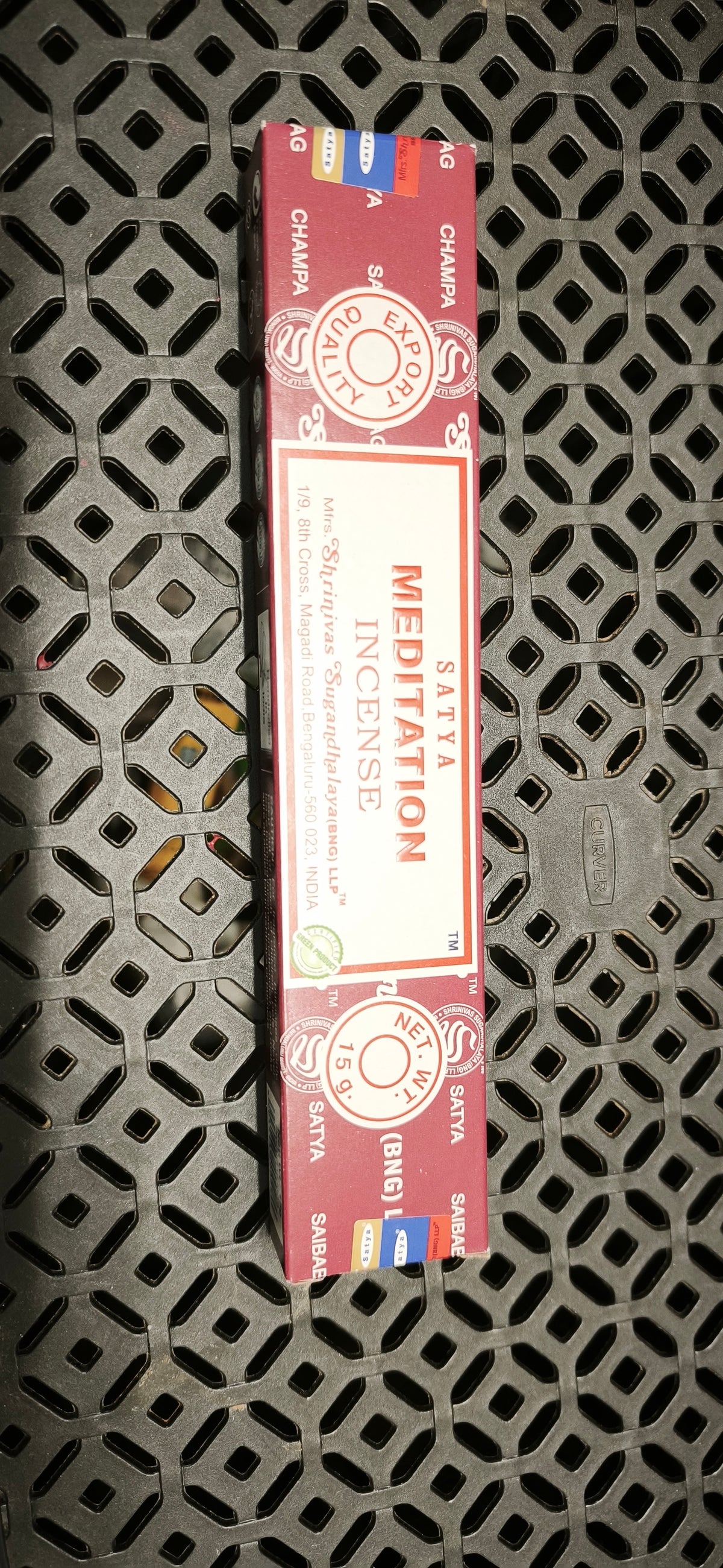 Une boîte d'encens Satya de 15g au choix.