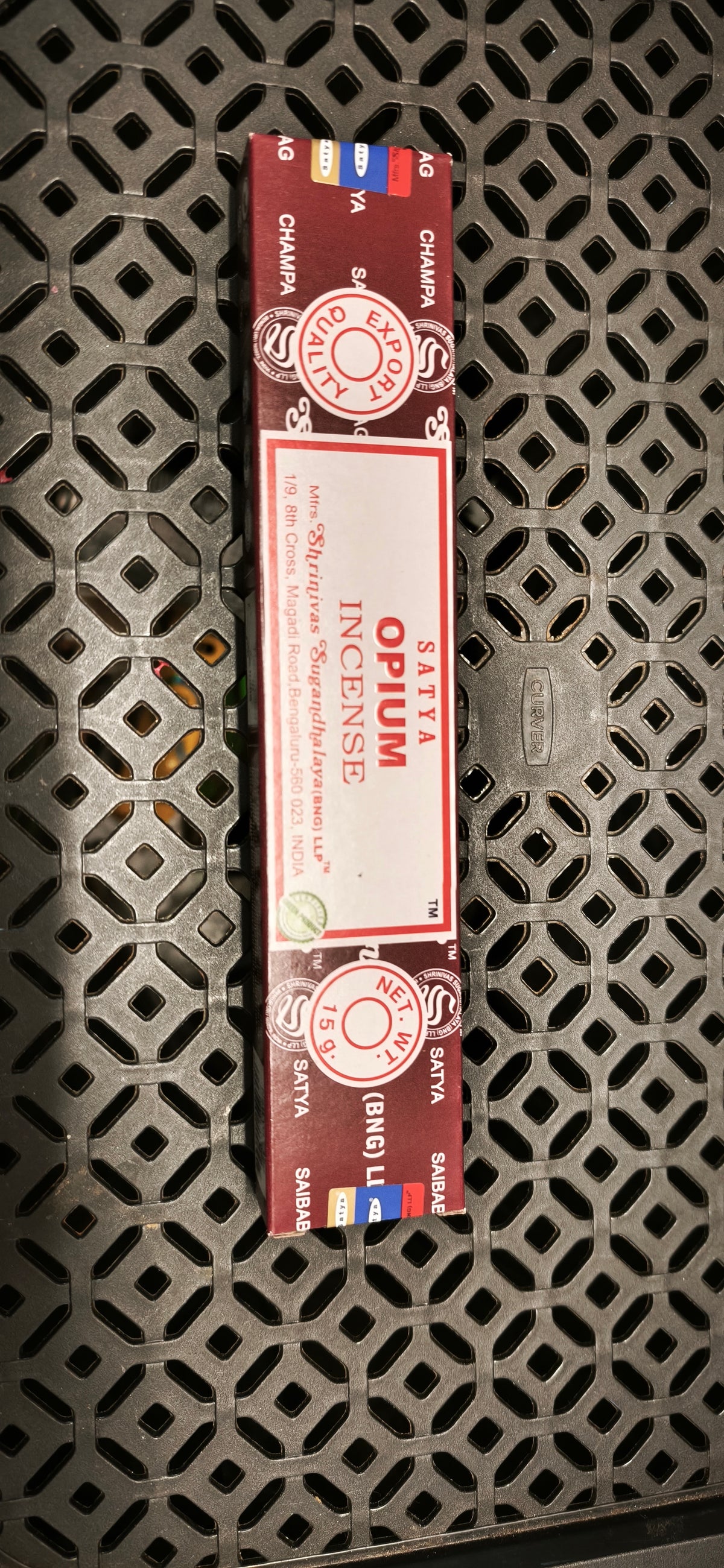 Une boîte d'encens Satya de 15g au choix.
