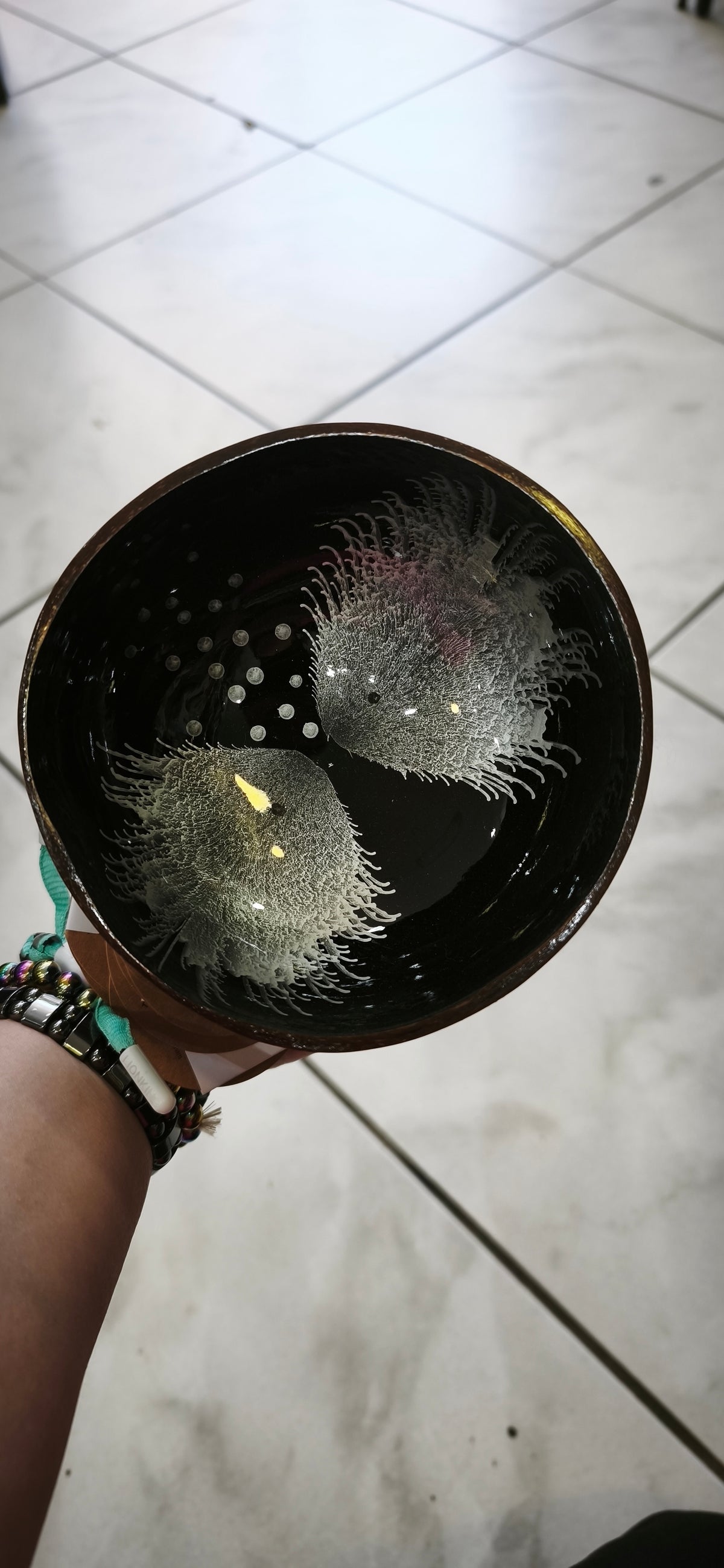 bols en noix de coco peint