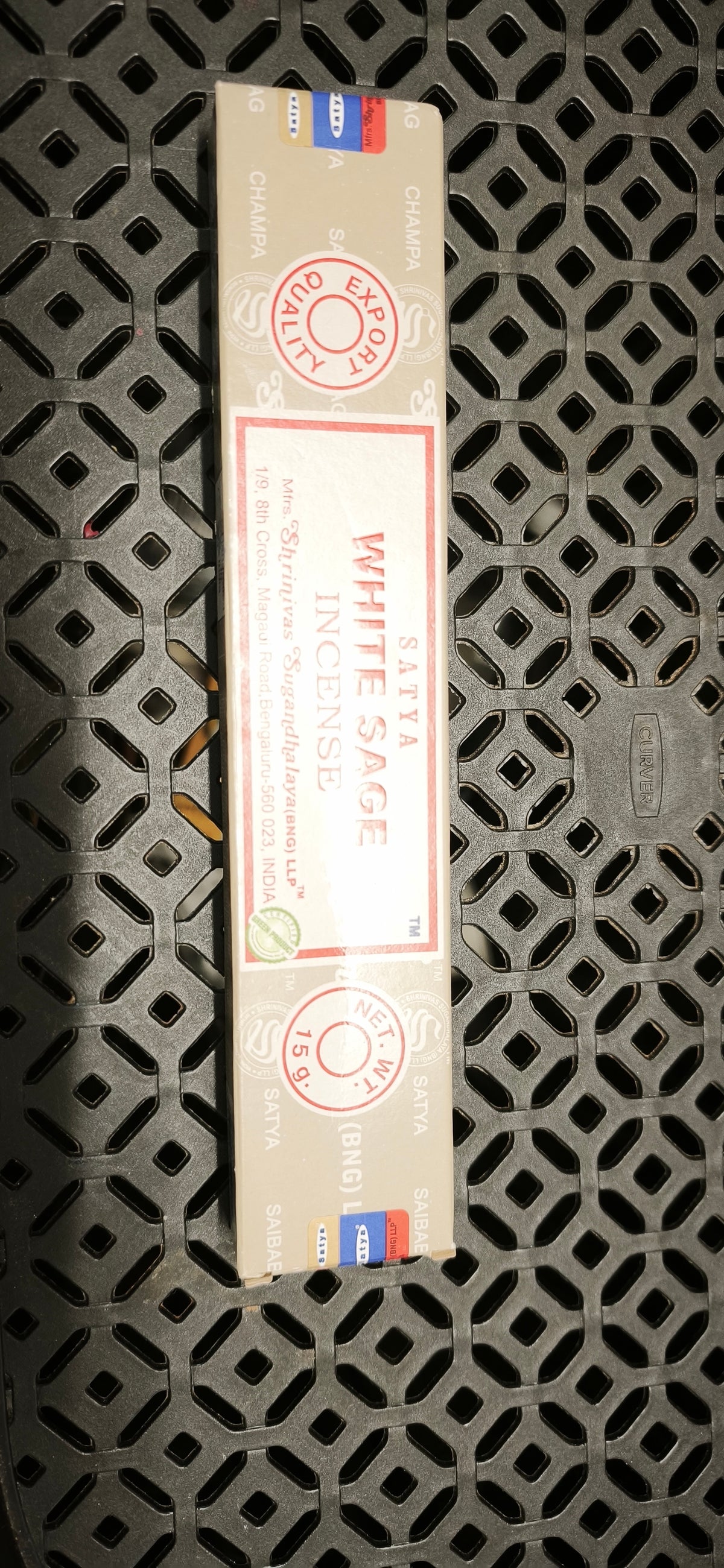 Une boîte d'encens Satya de 15g au choix.