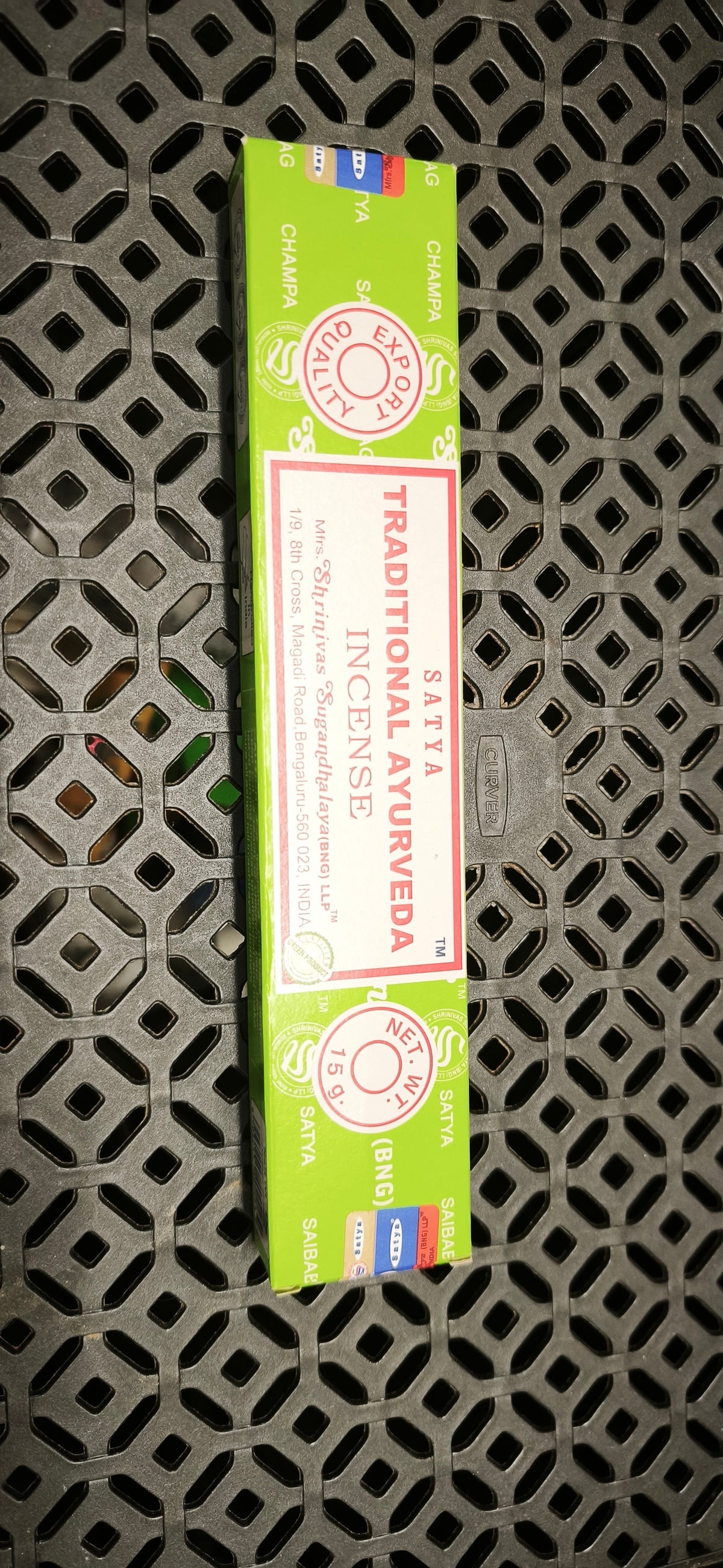 Une boîte d'encens Satya de 15g au choix.