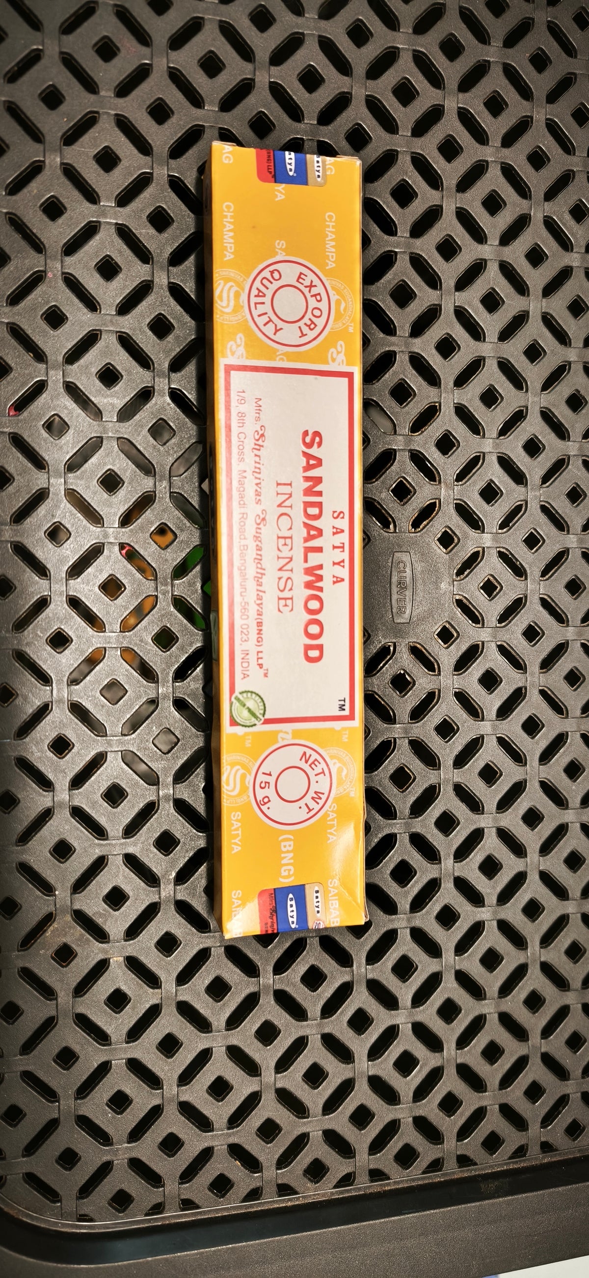 Une boîte d'encens Satya de 15g au choix.