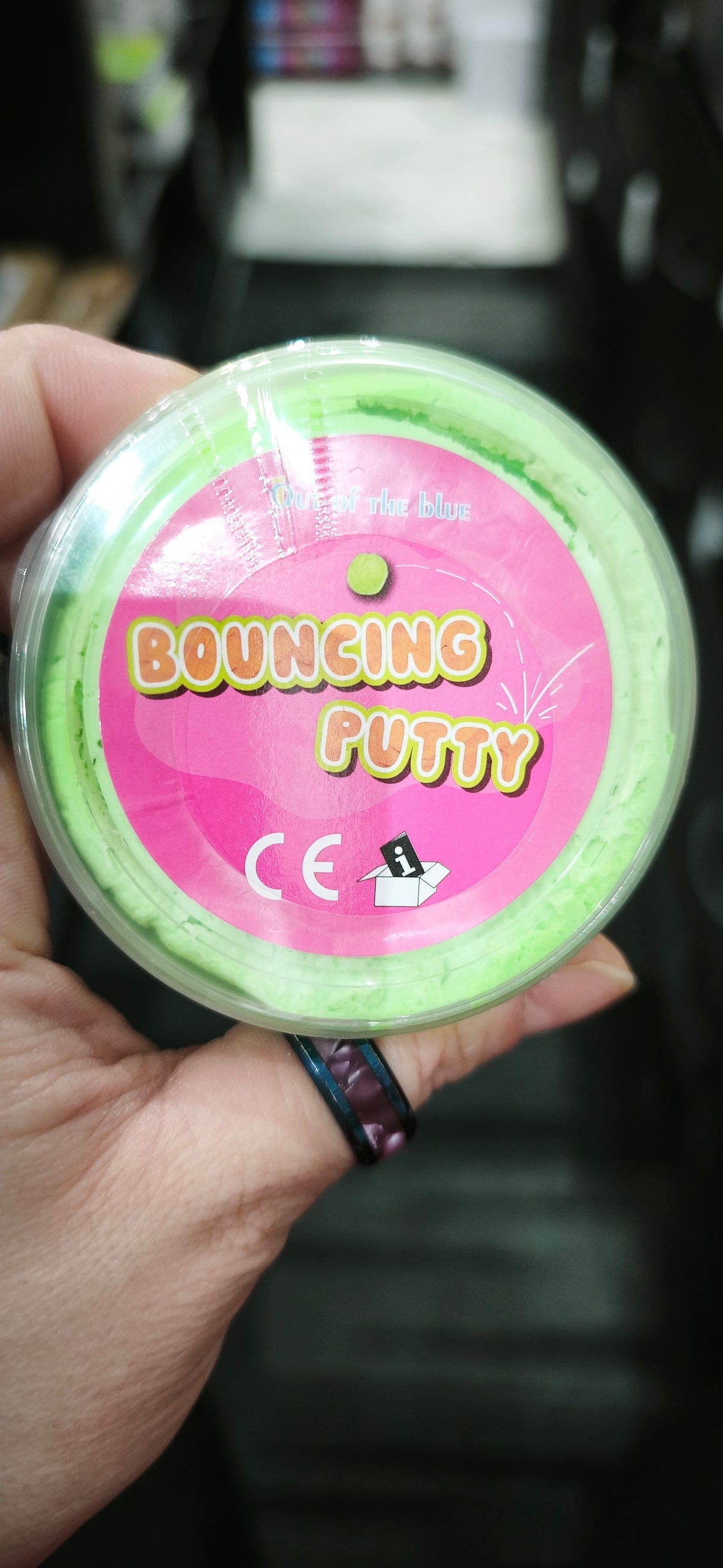 Pâte rebondissante en boîte plastique