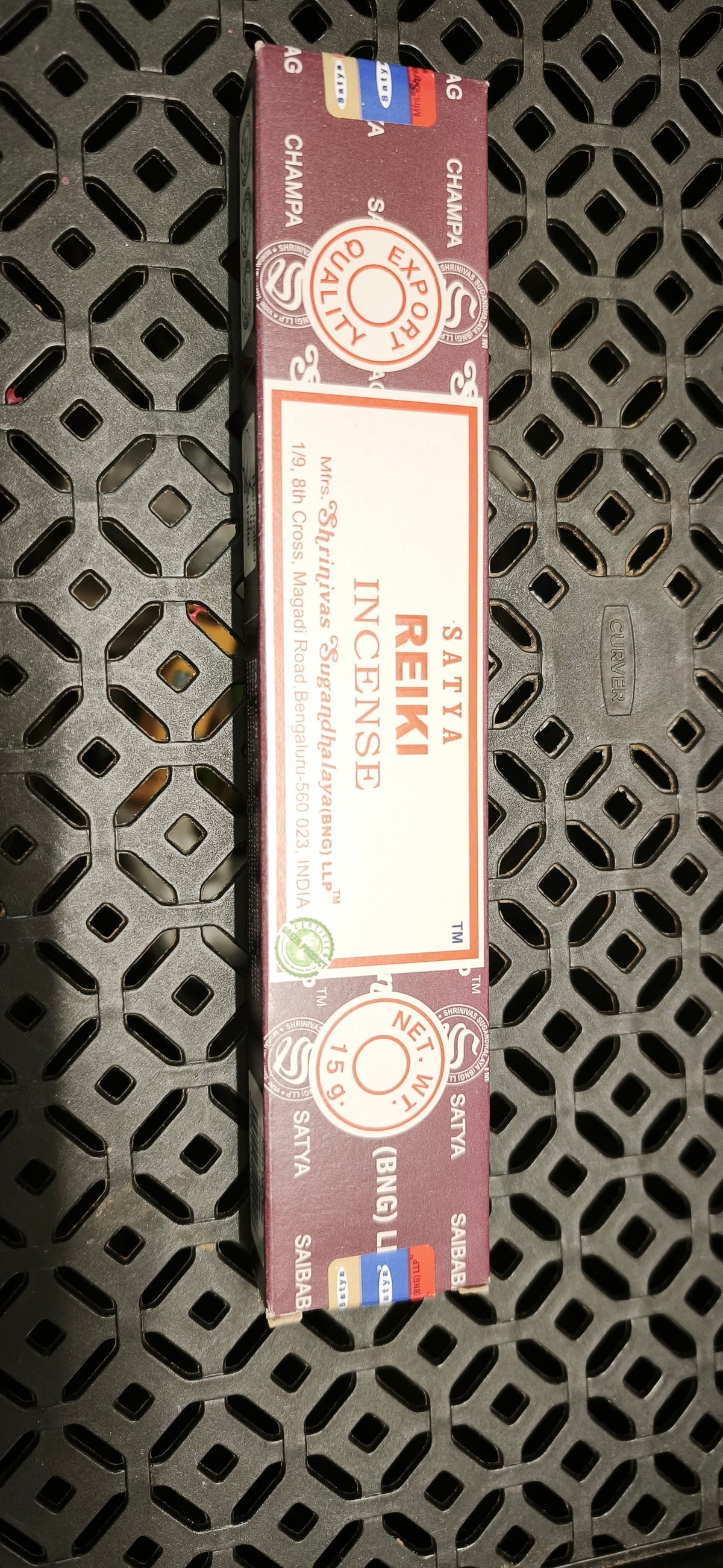 Une boîte d'encens Satya de 15g au choix.