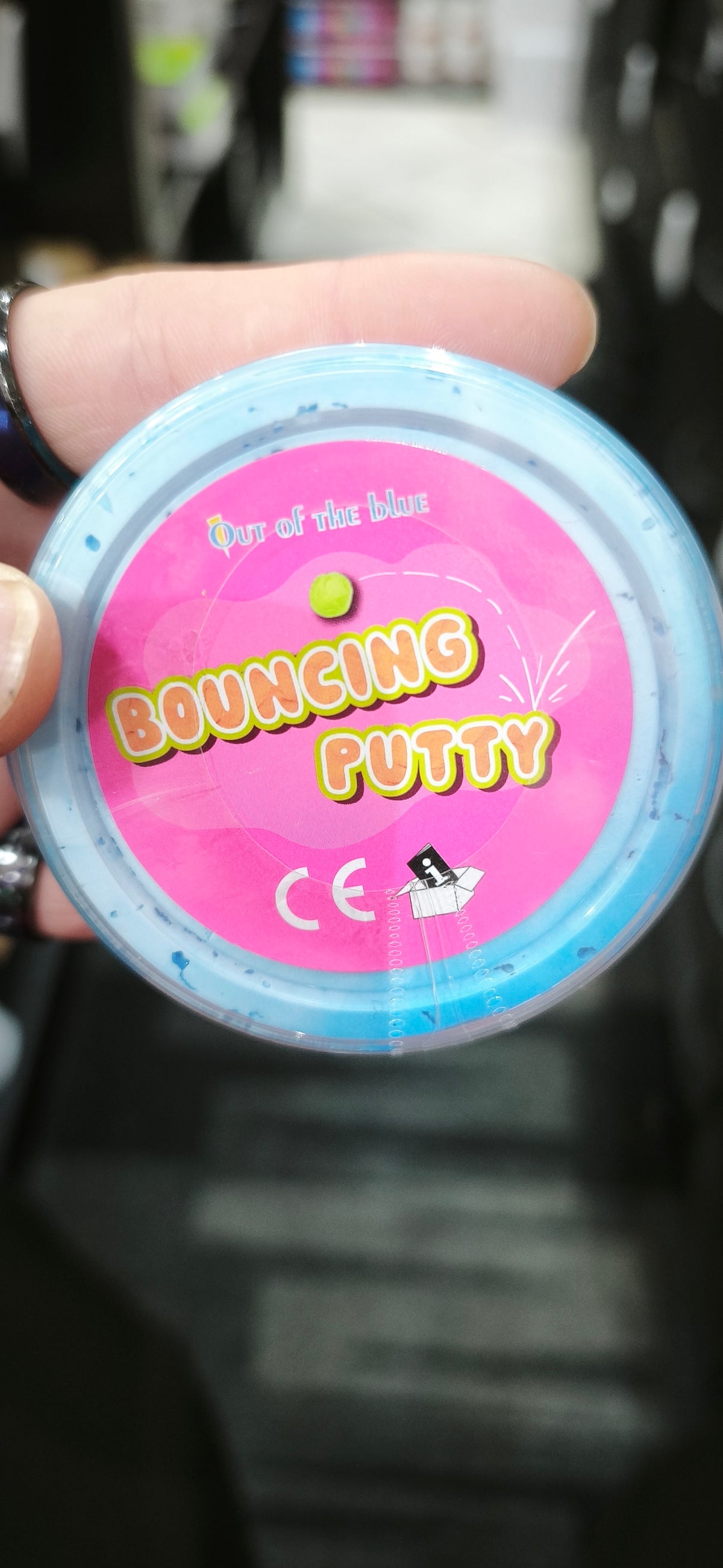 Pâte rebondissante en boîte plastique